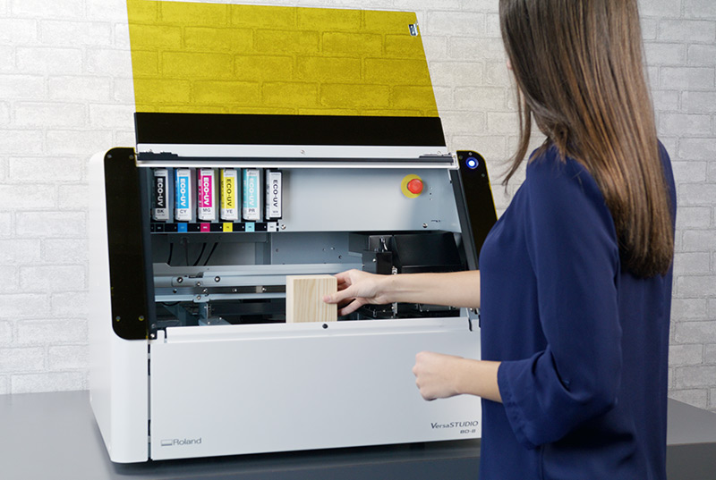 上海納艾升攜手RolandDG與上海海事大學聯袂亮相建平中學“建平杯”,AI智能小車賽道點燃科技熱情